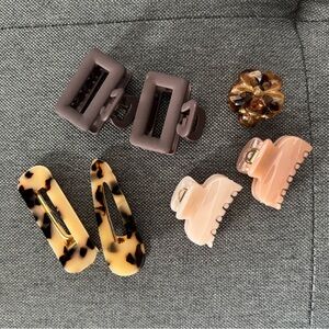 5/$30 - Set of Hair Clips in Neutral Tones